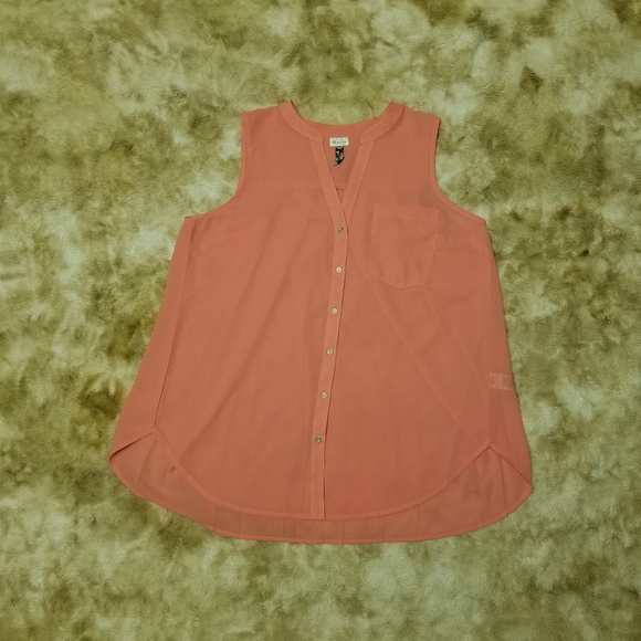 ๐ญDynamite button up sleeveless blouse - Picture 2 of 6